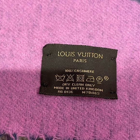 New Authentic Louis Vuitton midnight and pink Reykjavik cashmere shawl scarf - Picture 6 of 8